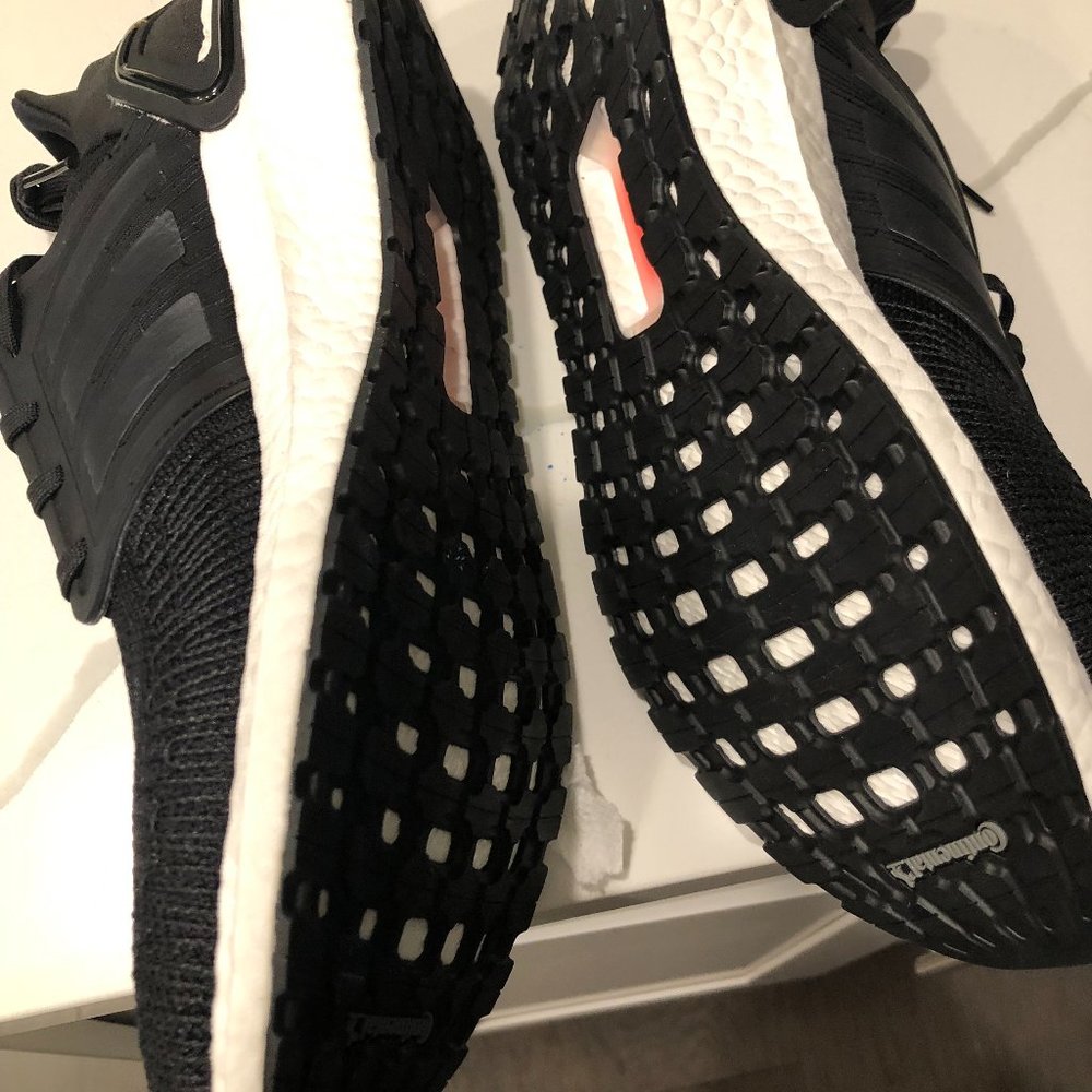 Addidas Ultraboost 20 Size 11 - Picture 2 of 4
